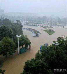 湖南東安遭大暴雨襲擊??城區(qū)多處路段積水嚴(yán)重 