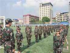 學(xué)軍人之風(fēng)采 強(qiáng)自身之素質(zhì)——珠泉中學(xué)2020新生軍訓(xùn)側(cè)記