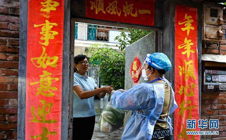 新華全媒+｜云南瑞麗：主城區(qū)居家隔離 嚴(yán)控疫情保民生