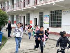 沅江市共華鎮(zhèn)白沙學校開展防災減災演練活動