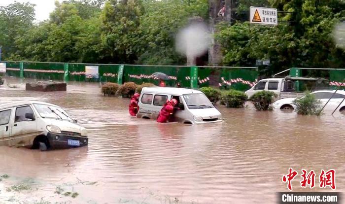 四川：大風(fēng)暴雨來襲2800人緊急避險(xiǎn)轉(zhuǎn)移