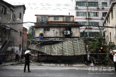 拆除違章搭建棚?美化城市環(huán)境?酃湖鄉(xiāng)在行動