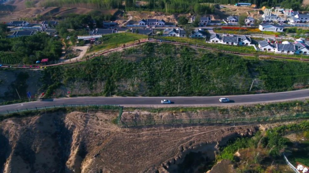 新華全媒+丨新疆：一條自駕路帶動小山村增收致富