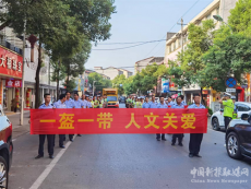 洪市鎮(zhèn)開展“一盔一帶，人員關(guān)愛”道路交通安全宣傳活動