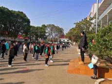 新灣鎮(zhèn)小學(xué)舉行“勿忘國(guó)恥，圓夢(mèng)中華”國(guó)家公祭日活動(dòng)