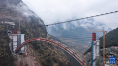 貴州納晴高速烏蒙山大橋右幅順利合龍