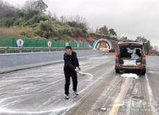 積極應(yīng)對低溫雨雪天氣｜茶山坳鎮(zhèn)：確保市民安全出行