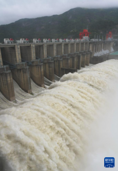 福建水口水電站開閘泄洪