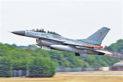 丹麥空軍F-16戰(zhàn)斗機(jī)。